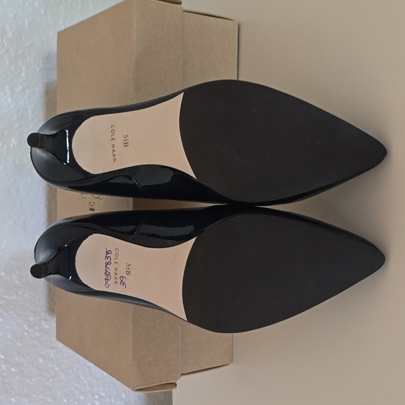 NWT, Cole Haan Navy Blue kitten heels,sz 5.5 - Picture 4 of 8